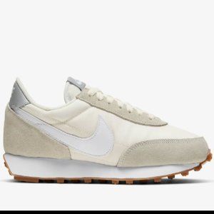 1979  The Nike Daybreak Patent 3793750 Cream & White  SZ 10 Women - Never Worn